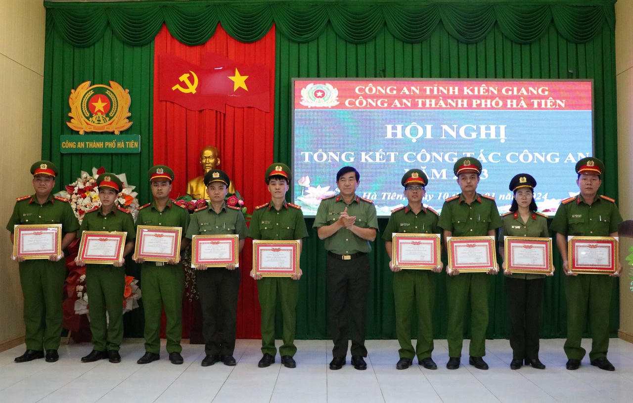 Công an thành phố Hà Tiên tổng kết công tác năm 2023