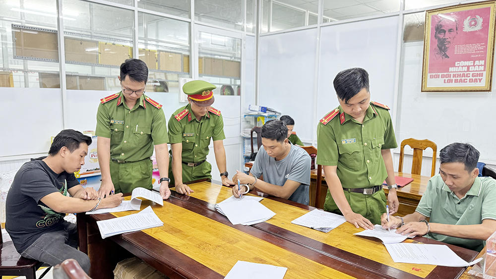 An Giang triệt phá đường dây sản xuất, buôn bán thuốc Bảo vệ thực vật giả