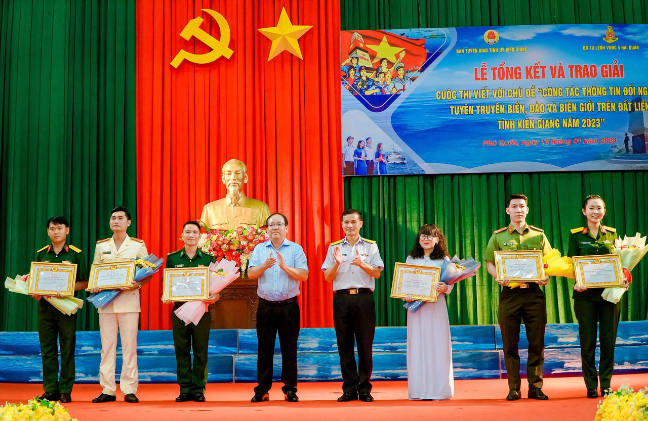 Kiên Giang: Trao giải cuộc thi viết về thông tin đối ngoại, tuyên truyền biển, đảo Việt Nam
