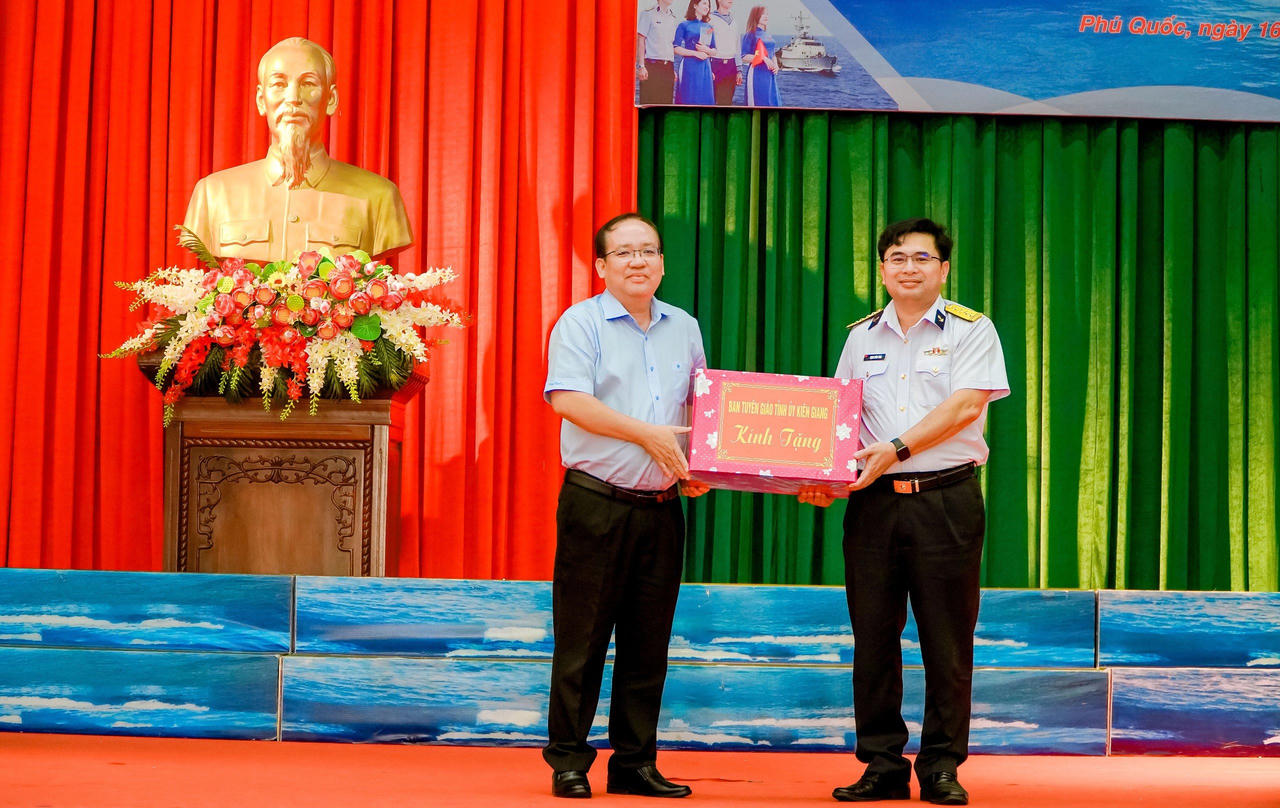 Kiên Giang: Trao giải cuộc thi viết về thông tin đối ngoại, tuyên truyền biển, đảo Việt Nam