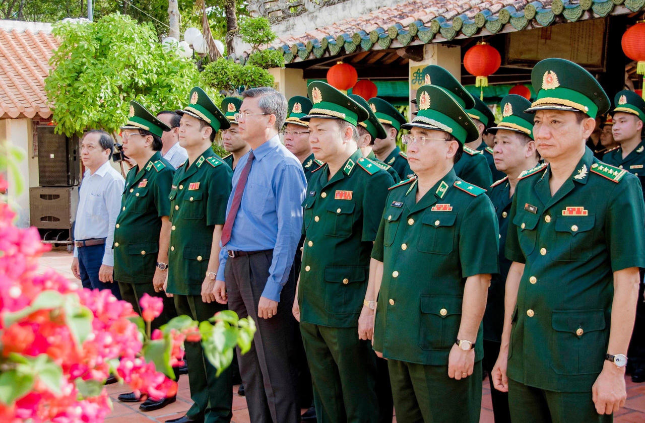 Ấm tình với lực lượng quản lý, bảo vệ biên giới giáp Campuchia