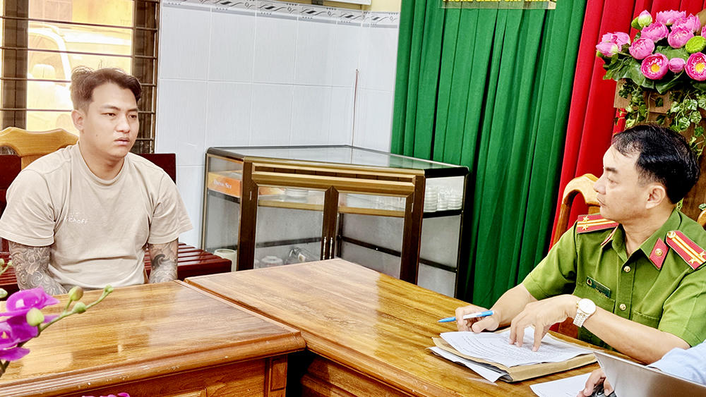 Điều tra 8 đối tượng liên quan vụ chém tử vong thiếu niên trên vỉa hè TP Long Xuyên