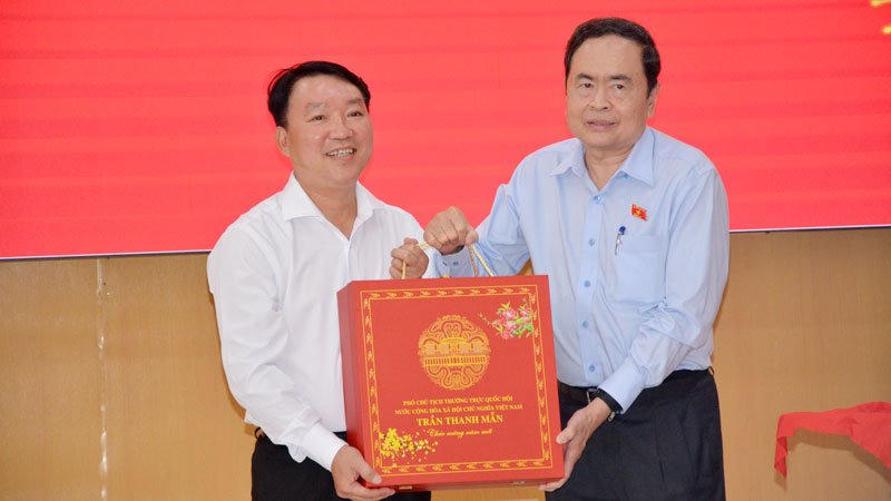 Phó Chủ tịch Thường trực Quốc hội thăm, tặng quà Tết cho gia đình chính sách tại Kiên Giang