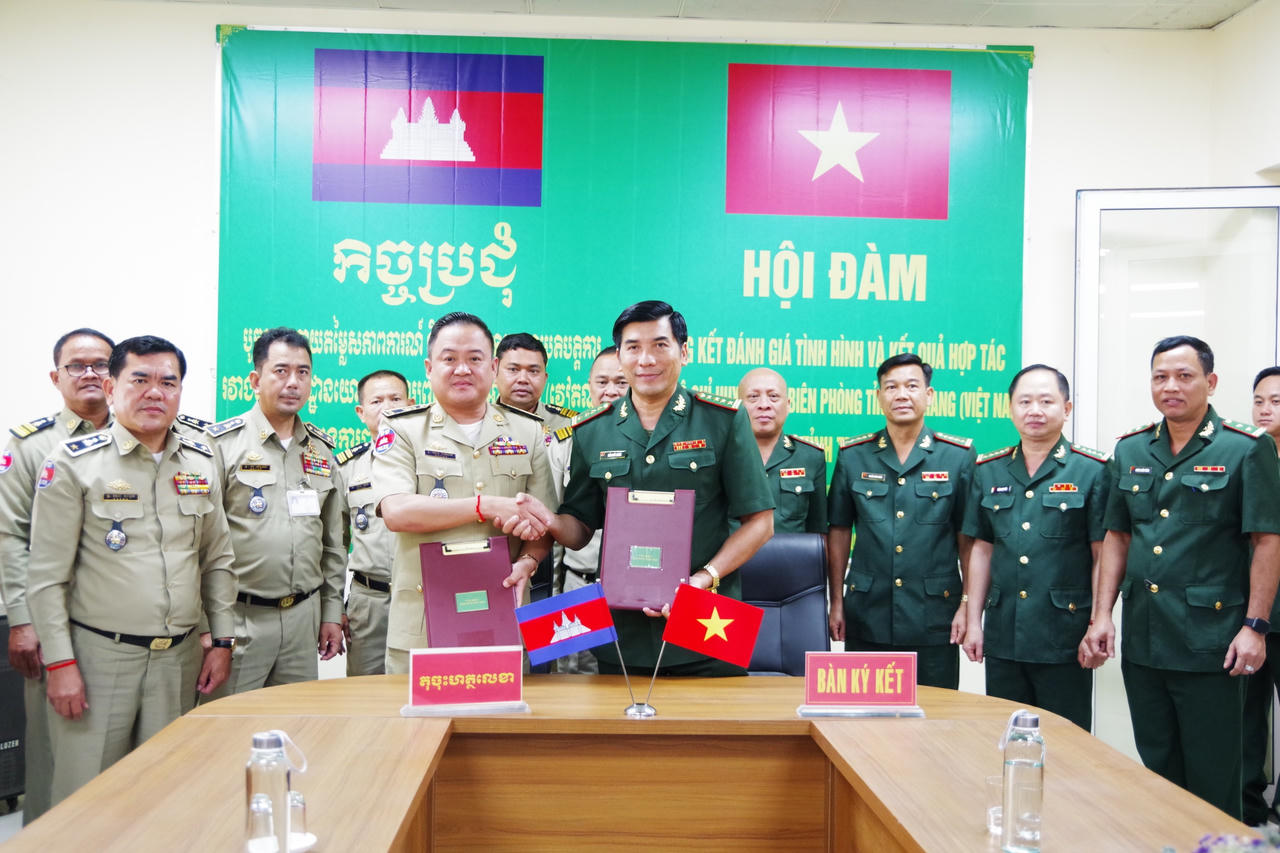 Hội đàm tổng kết việc hợp tác giữa Bộ Chỉ huy BĐBP phòng tỉnh An Giang và Ty Công an tỉnh Takeo