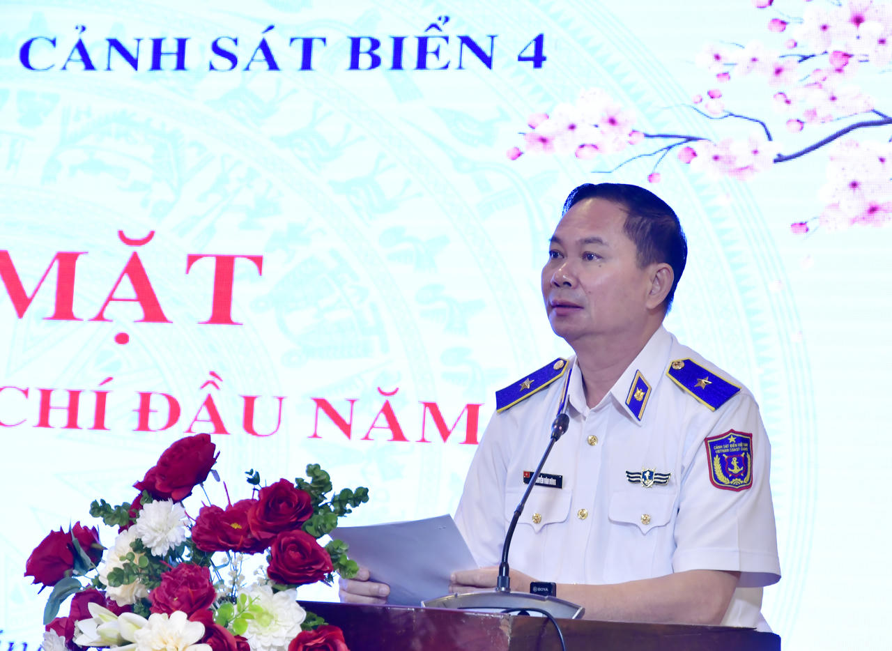 Phóng viên Báo Pháp luật Việt Nam được nhận giấy khen từ Bộ Tư lệnh Vùng Cảnh sát biển 4