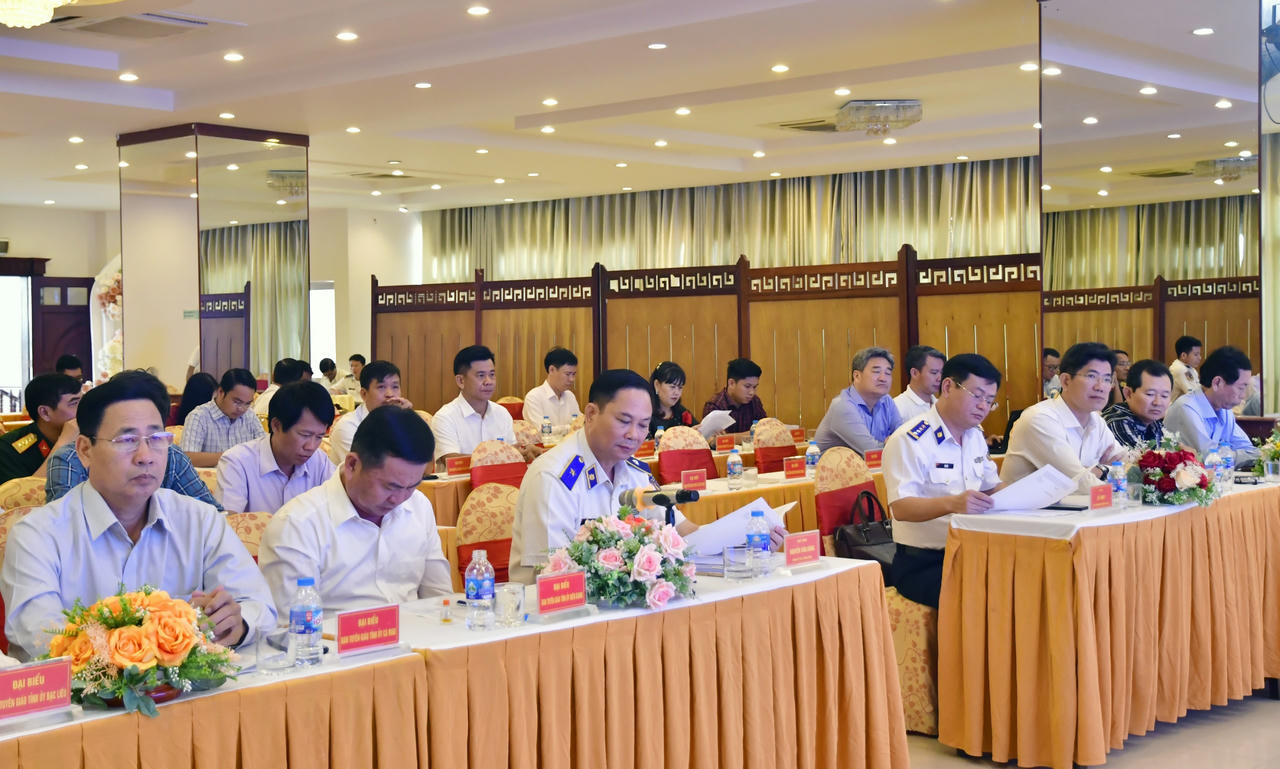 Phóng viên Báo Pháp luật Việt Nam được nhận giấy khen từ Bộ Tư lệnh Vùng Cảnh sát biển 4