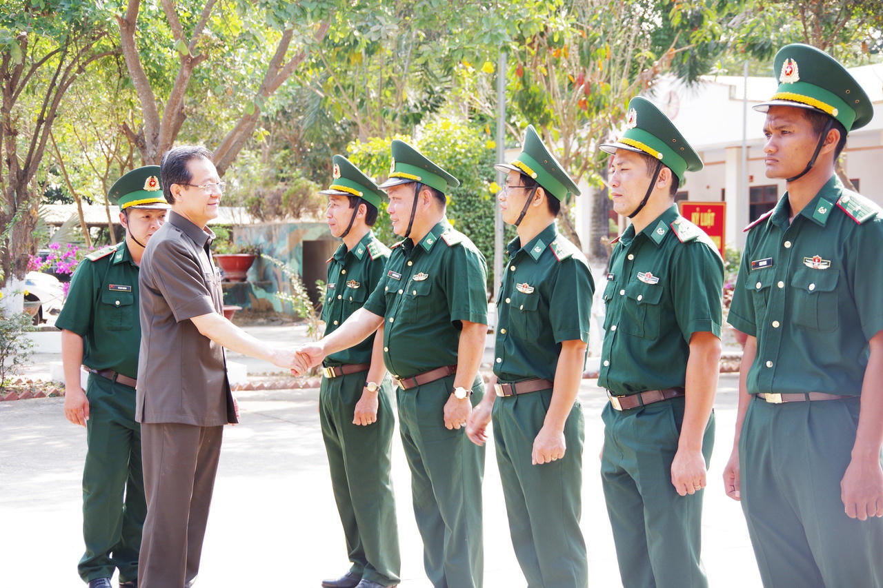 Bí thư Tỉnh ủy Lê Hồng Quang đến thăm và chúc Tết Bộ đội Biên phòng An Giang