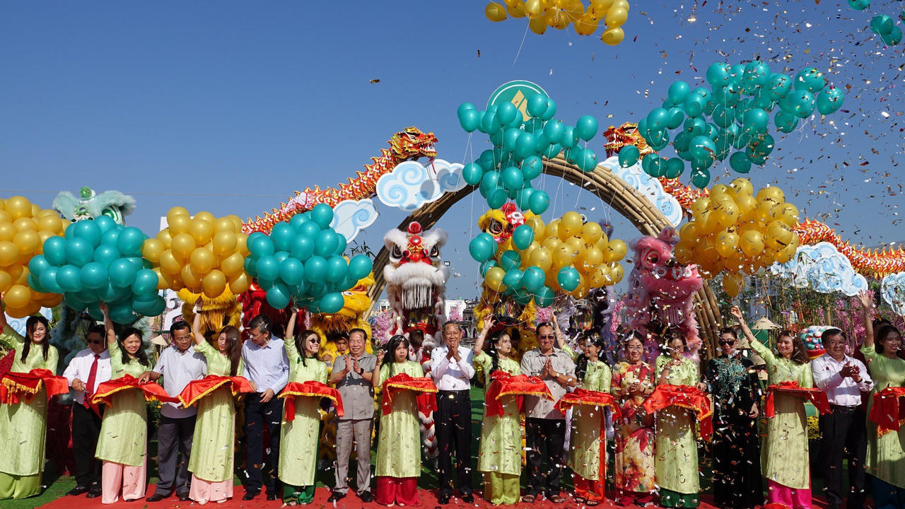 Đường mai hình bản đồ Việt Nam, điểm 'check-in' độc đáo cho du khách