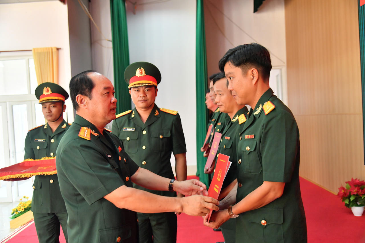 Tổ chức lại đơn vị thuộc Bộ Chỉ huy Quân sự tỉnh Kiên Giang