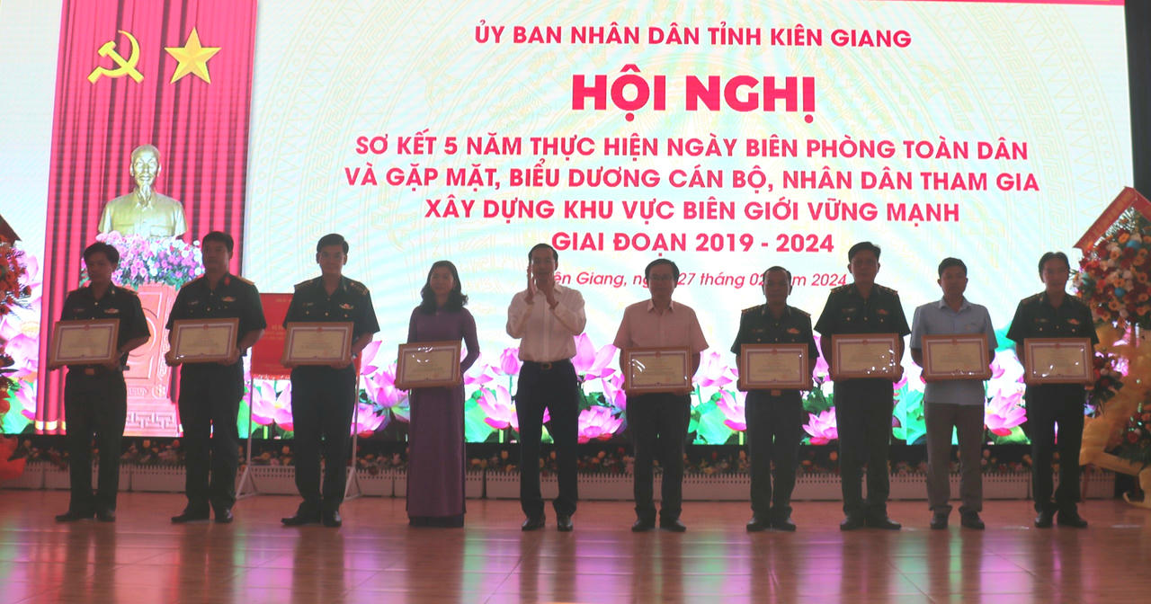 Biên phòng Kiên Giang giúp dân lao động sản xuất, xây nhà và phòng chống tội phạm bảo vệ chủ quyền biên giới