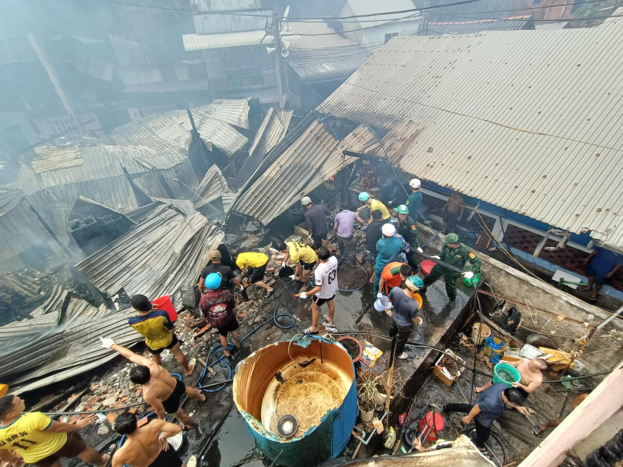 Lực lượng Biên phòng Kiên Giang tích cực tham gia chữa cháy giúp dân