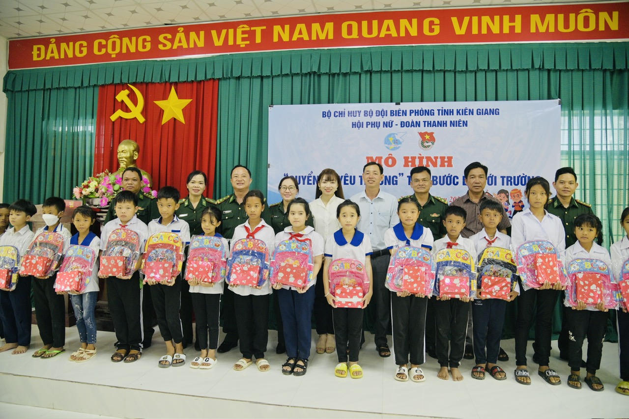 Phụ nữ Bộ đội Biên phòng Kiên Giang - Trí tuệ, bản lĩnh, hoàn thành tốt nhiệm vụ