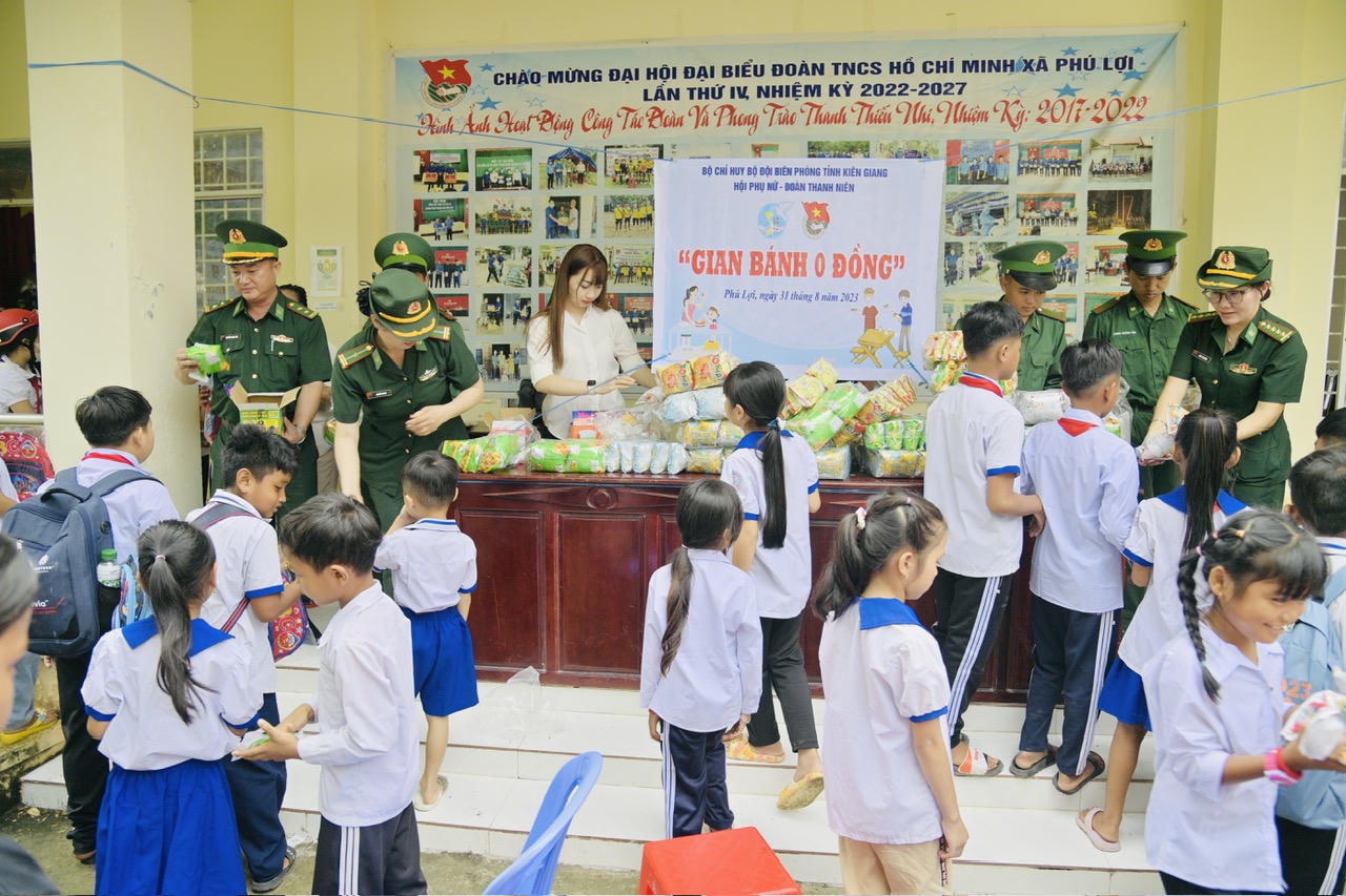 Phụ nữ Bộ đội Biên phòng Kiên Giang - Trí tuệ, bản lĩnh, hoàn thành tốt nhiệm vụ