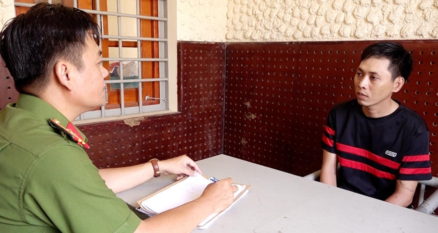 Giả vờ hỏi đường rồi ra tay cướp giật dây chuyền vàng