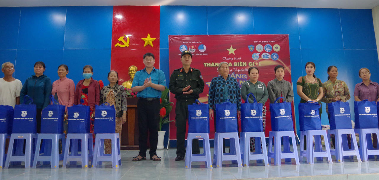 An Giang: Dấu ấn tuổi trẻ trong chương trình “Tháng Ba biên giới” tại Thành phố Châu Đốc