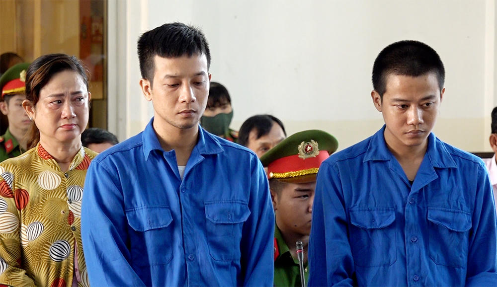 Ba mẹ con hầu toà về tội “Giết người” và “Che giấu tội phạm”