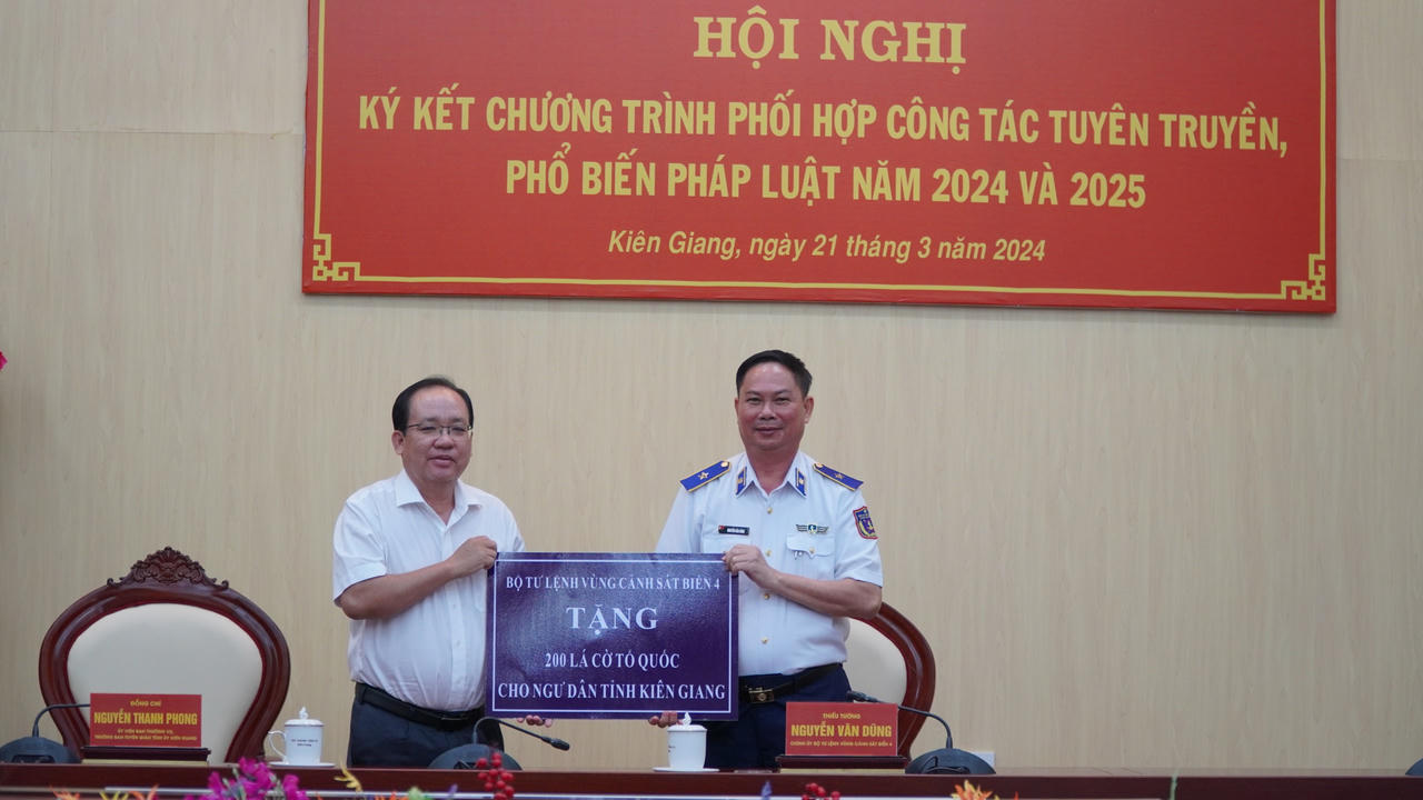 Phát huy hiệu quả chương trình “Cảnh sát biển đồng hành cùng ngư dân”