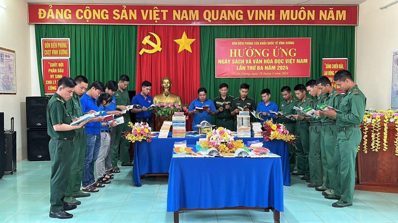 Sôi nổi Ngày sách và văn hóa đọc Việt Nam với cán bộ, chiến sĩ BĐBP tỉnh An Giang