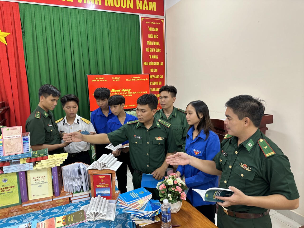 Biên phòng Kiên Giang hưởng ứng ngày sách và văn hóa đọc Việt Nam