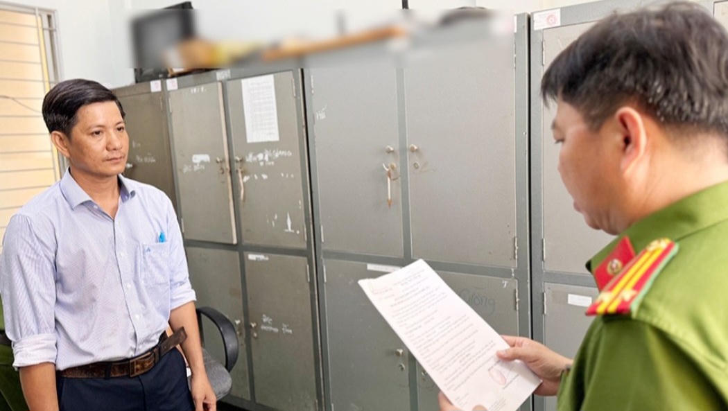 Bắt tạm giam Phó Chủ tịch UBND TP Long Xuyên