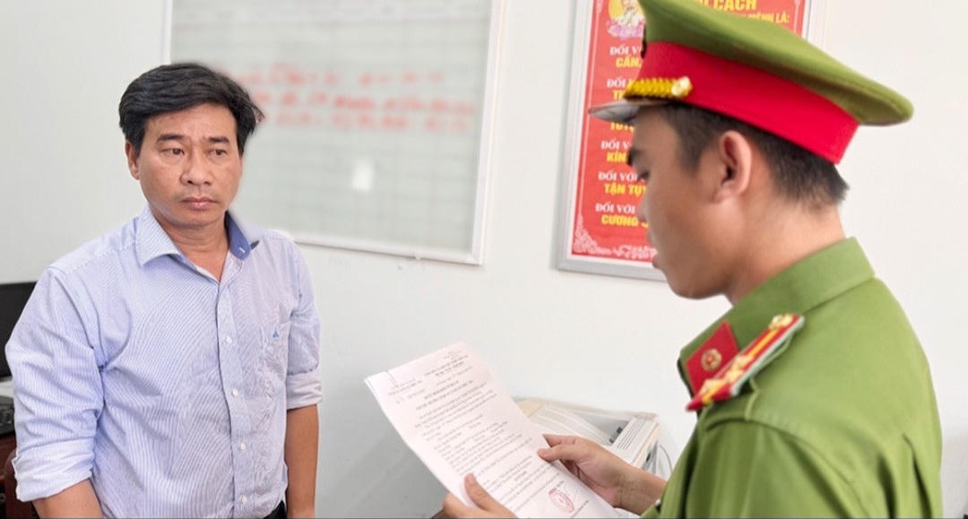 Bắt tạm giam Phó Chủ tịch UBND TP Long Xuyên