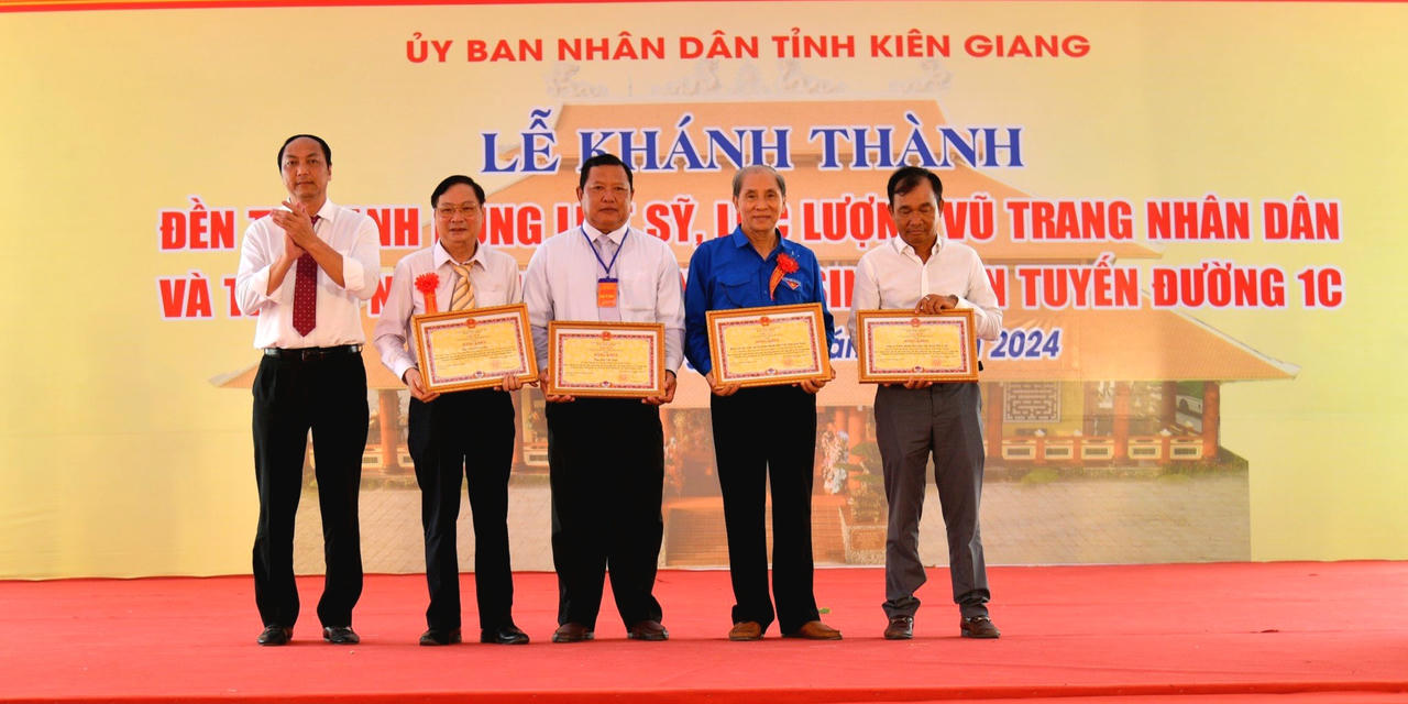 Phó Thủ tướng Chính phủ dự lễ khánh thành Đền thờ Anh hùng liệt sĩ tại Kiên Giang