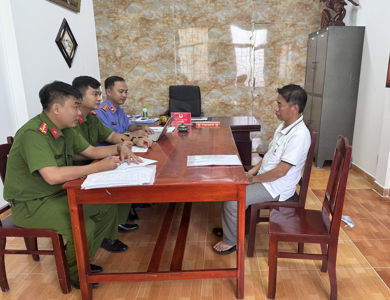 3 cán bộ ở Phú Quốc ra đầu thú vì nhận hối lộ