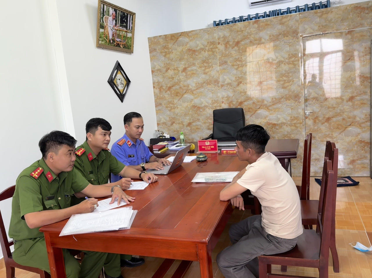 3 cán bộ ở Phú Quốc ra đầu thú vì nhận hối lộ