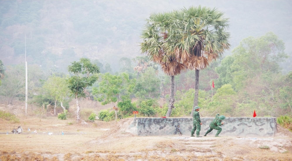 Chiến sĩ mới BĐBP tỉnh An Giang tự tin hoàn thành Kiểm tra “3 tiếng nổ”