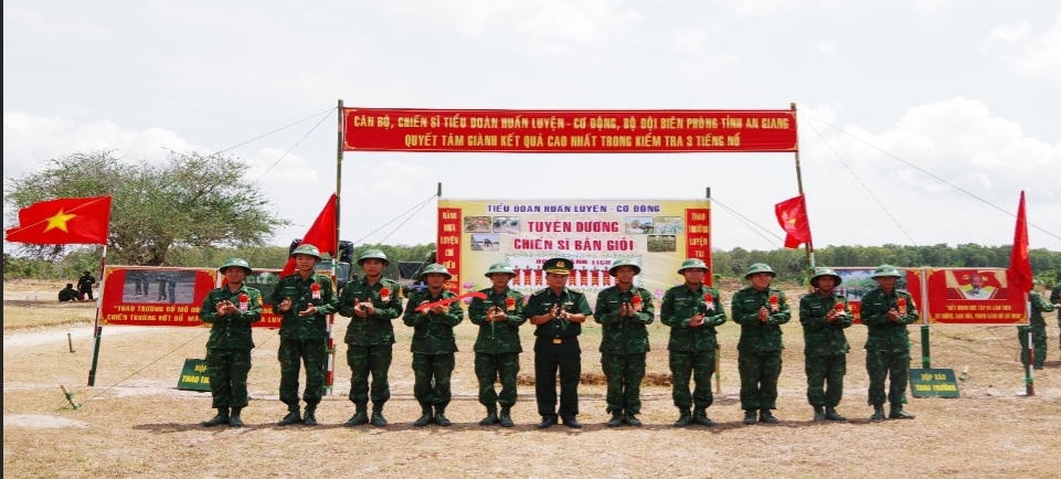 Chiến sĩ mới BĐBP tỉnh An Giang tự tin hoàn thành Kiểm tra “3 tiếng nổ”