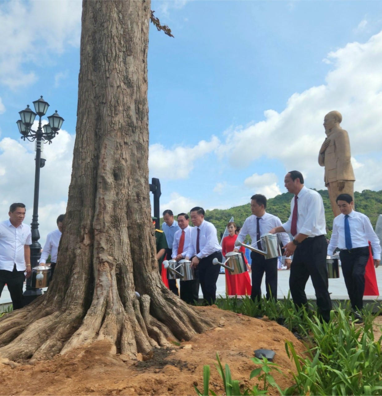 Khánh thành Tượng đài Bác Hồ tại TP Phú Quốc