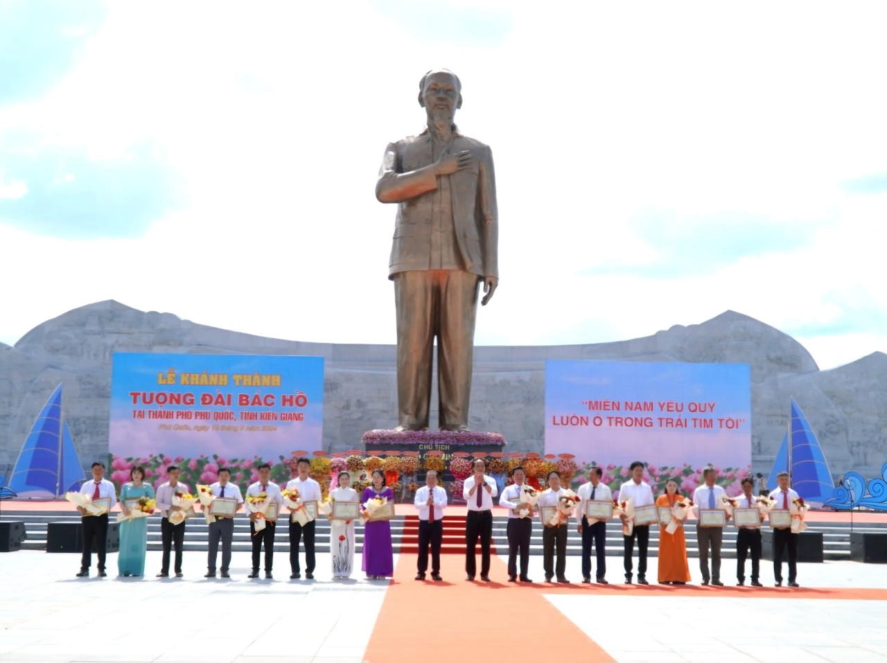 Khánh thành Tượng đài Bác Hồ tại TP Phú Quốc