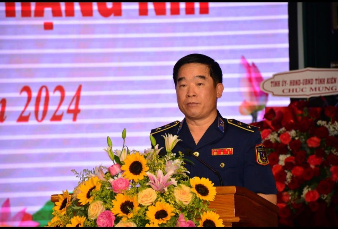 Bộ Tư lệnh Vùng Cảnh sát biển 4 đón nhận Huân chương Chiến công hạng Nhì 