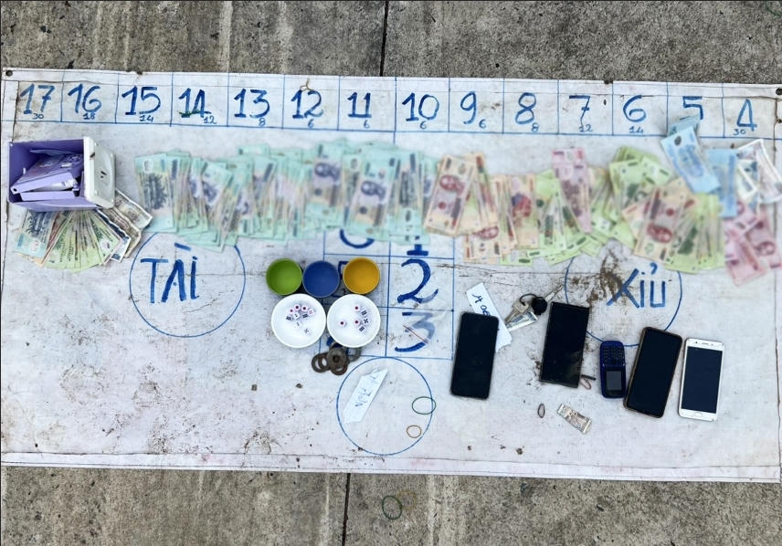 An Giang: Bắt giữ 17 đối tượng tổ chức và đánh bạc ăn tiền 