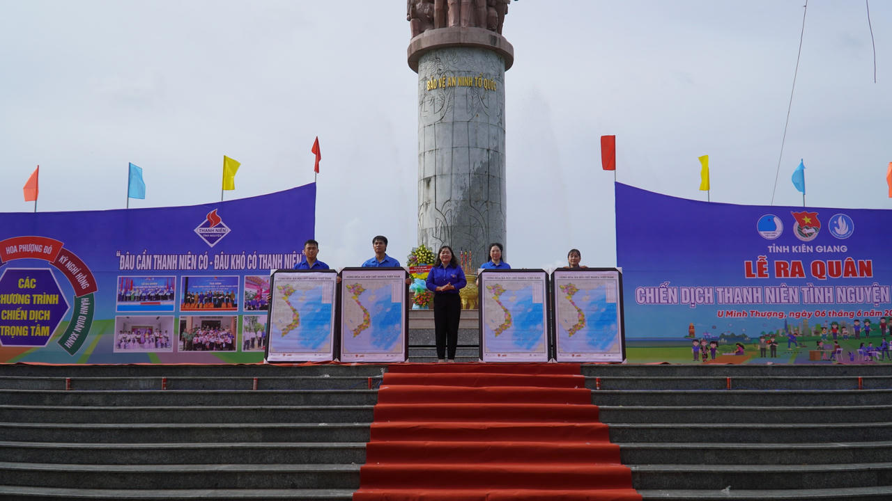 Ra quân thực hiện Chiến dịch thanh niên tình nguyện hè ở Kiên Giang