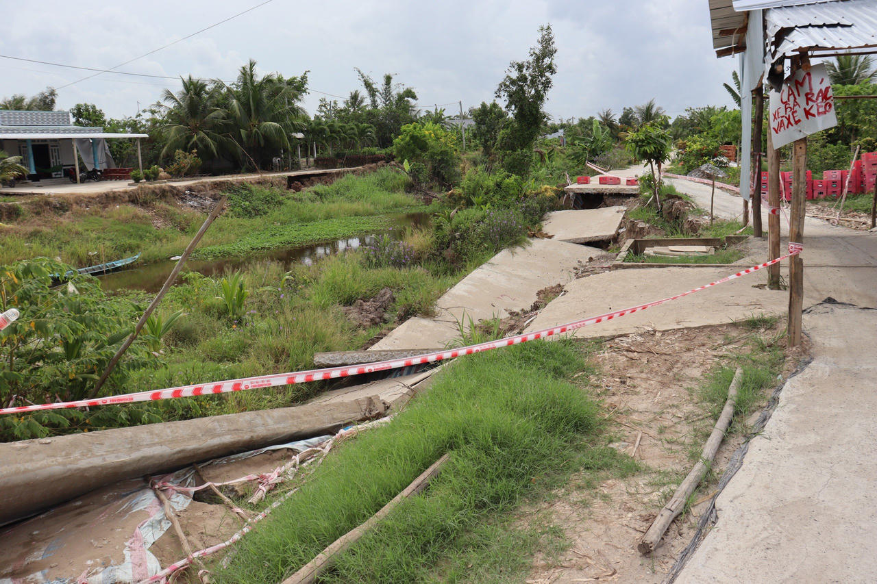 Chủ tịch tỉnh Kiên Giang khảo sát các điểm sạt lở