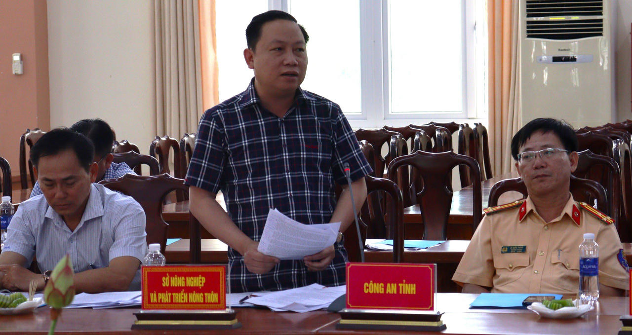 Chủ tịch tỉnh Kiên Giang khảo sát các điểm sạt lở