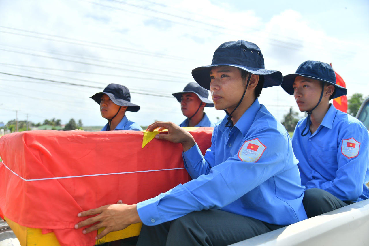 Xúc động lễ đón 27 hài cốt liệt sĩ hy sinh trên đất bạn Campuchia về nước
