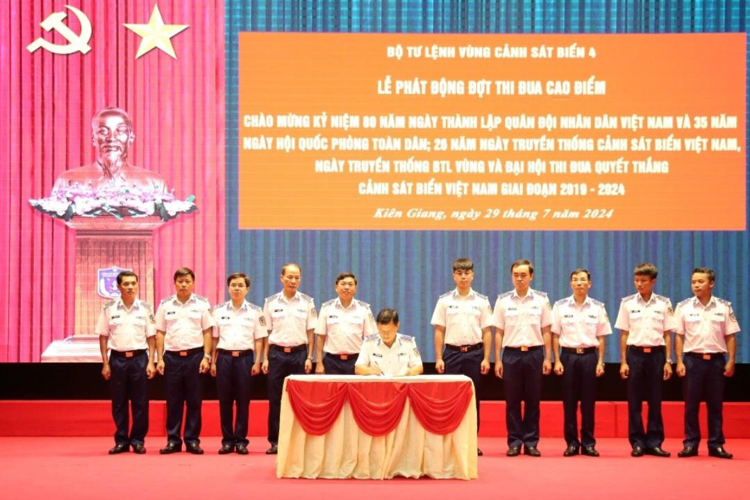 Bộ Tư lệnh Vùng Cảnh sát biển 4 phát động đợt thi đua cao điểm