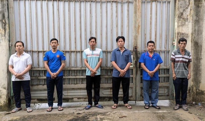  Khởi tố 20 đối tượng tham gia đánh bạc tại Cồn Én