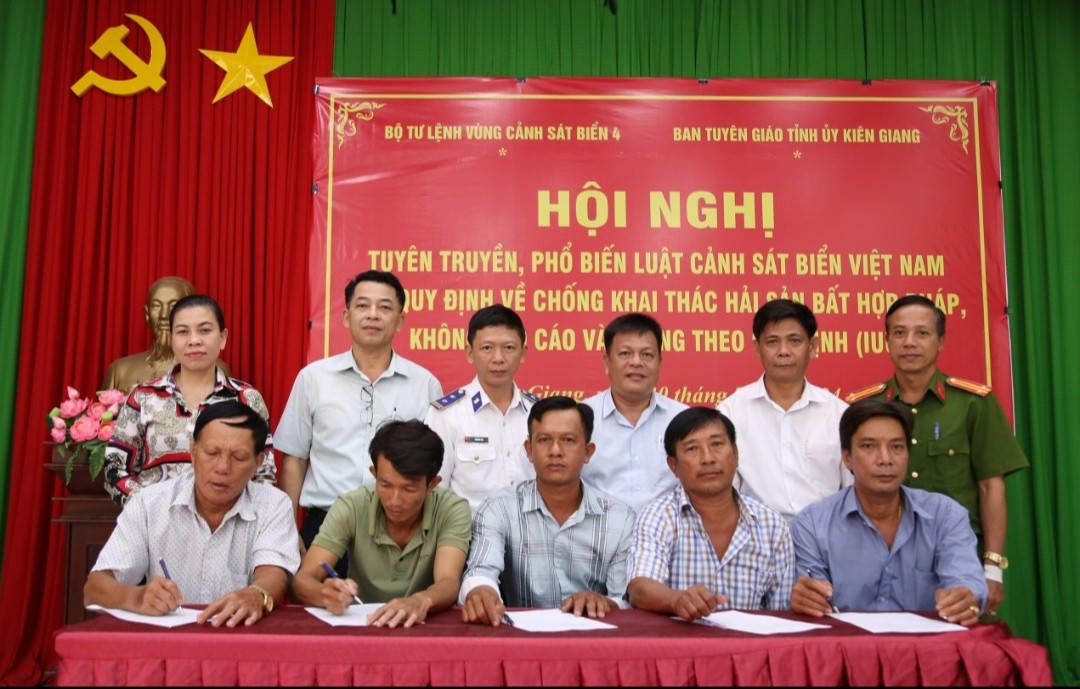BTL Vùng Cảnh sát biển 4 tuyên truyền các văn bản mới của pháp luật về chống khai thác IUU