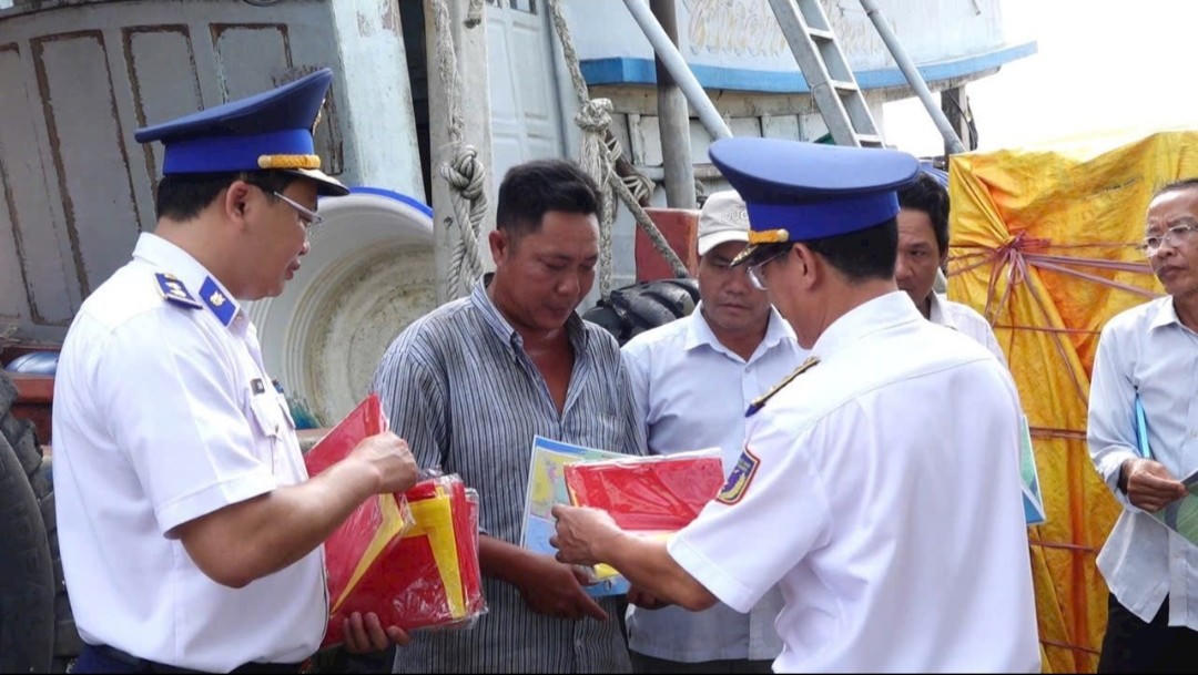 BTL Vùng Cảnh sát biển 4 tuyên truyền các văn bản mới của pháp luật về chống khai thác IUU