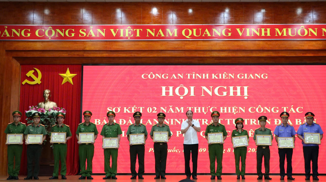 Thứ trưởng Bộ Công an yêu cầu tiếp tục phát huy khí thế tấn công tội phạm tại Phú Quốc