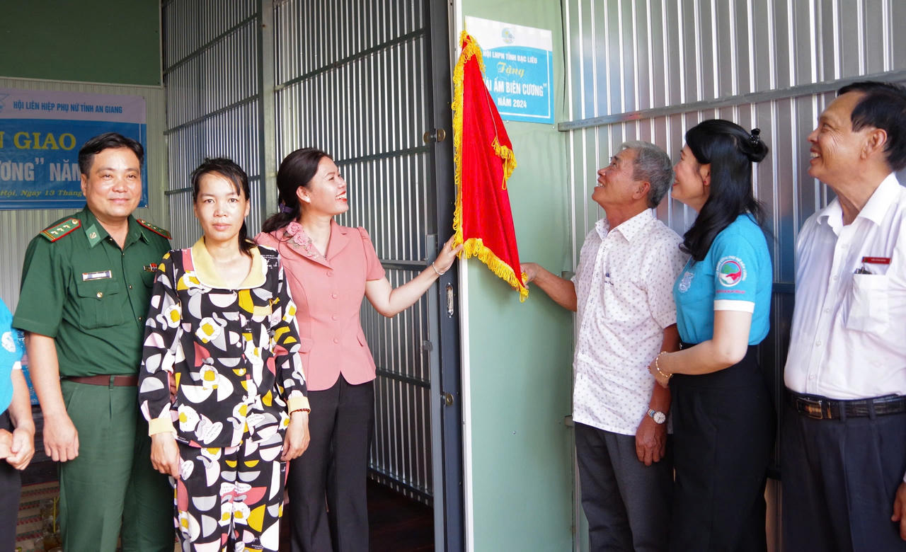 Đồng hành cùng phụ nữ, học sinh nghèo khu vực biên giới tỉnh An Giang