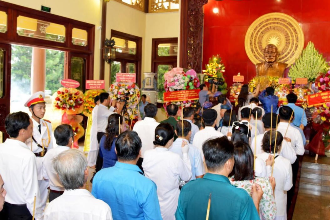 Long trọng tổ chức Lễ kỷ niệm 136 năm Ngày sinh Chủ tịch Tôn Đức Thắng