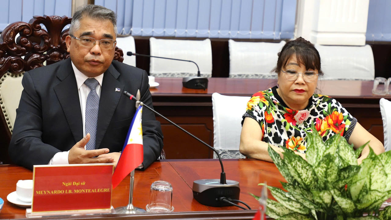 Đại sứ Đặc mệnh toàn quyền Cộng hòa Philippines chào xã giao tại Kiên Giang