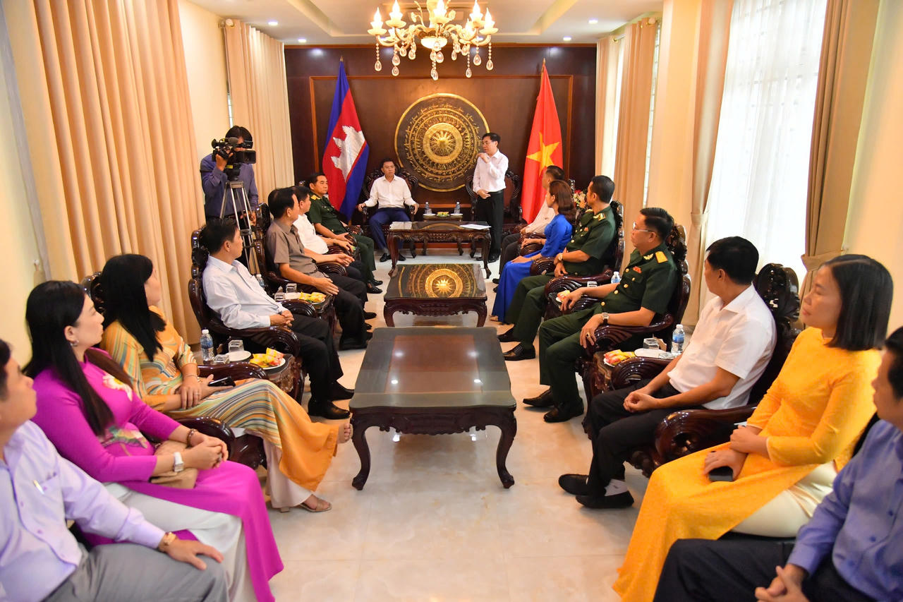 Lãnh đạo Kiên Giang thăm Tổng Lãnh sự quán Việt Nam tại tỉnh Preah Sihanouk, Campuchia