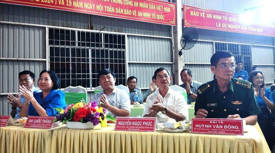 Ý nghĩa chương trình 'Biên cương đêm hội trăng rằm' cho học sinh nghèo ở Kiên Giang