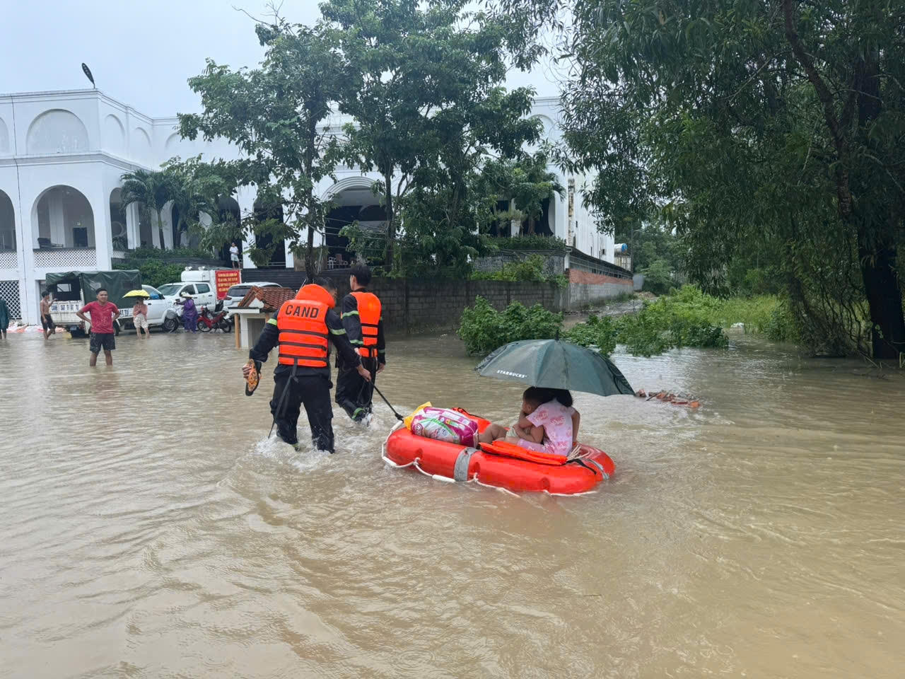 430 hộ dân Phú Quốc bị ngập bởi mưa lớn