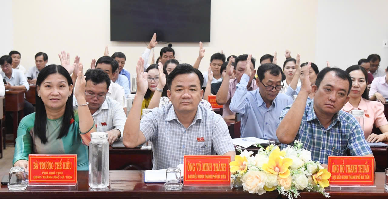 HĐND TP Hà Tiên thông qua 6 Nghị quyết